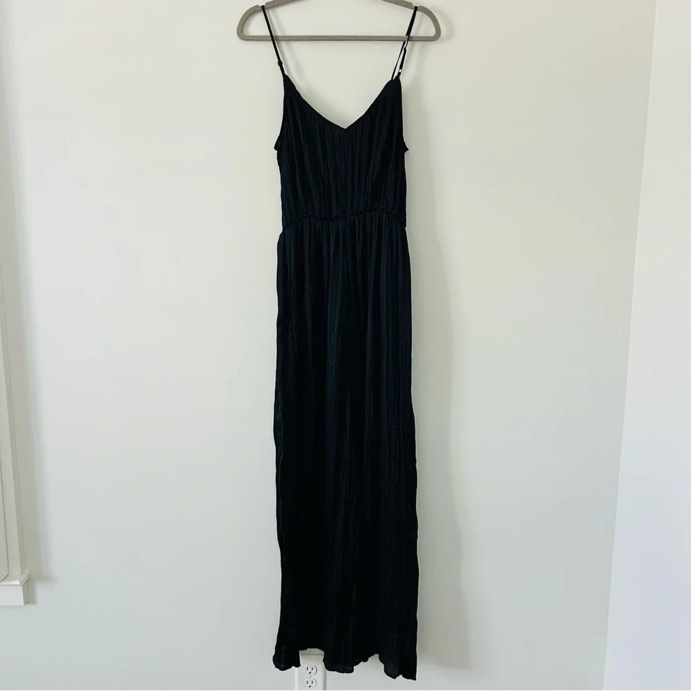 Express Black Satin Like Sleeveless V Neck Wide Leg Crinkle Jumpsuit L